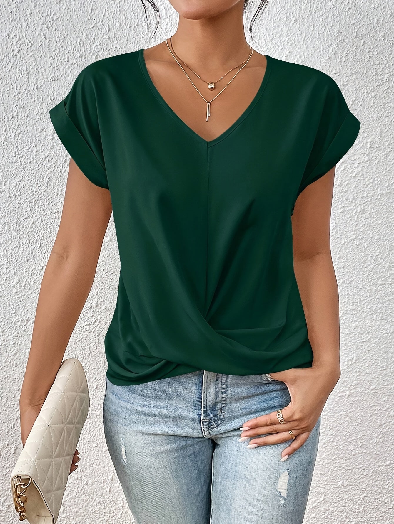 Saphira | T-shirt fluide à décolleté en V raffiné