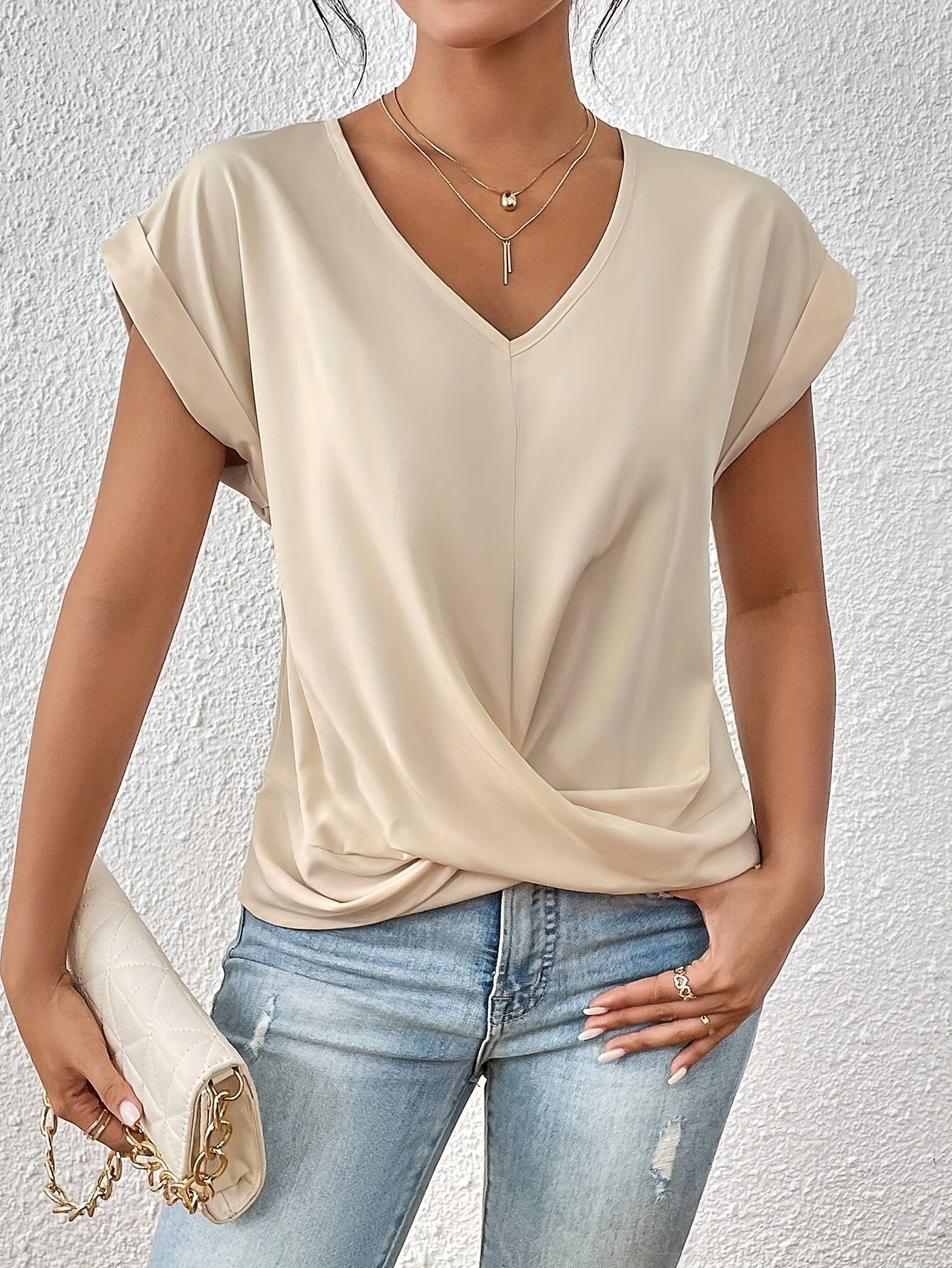 Saphira | T-shirt fluide à décolleté en V raffiné