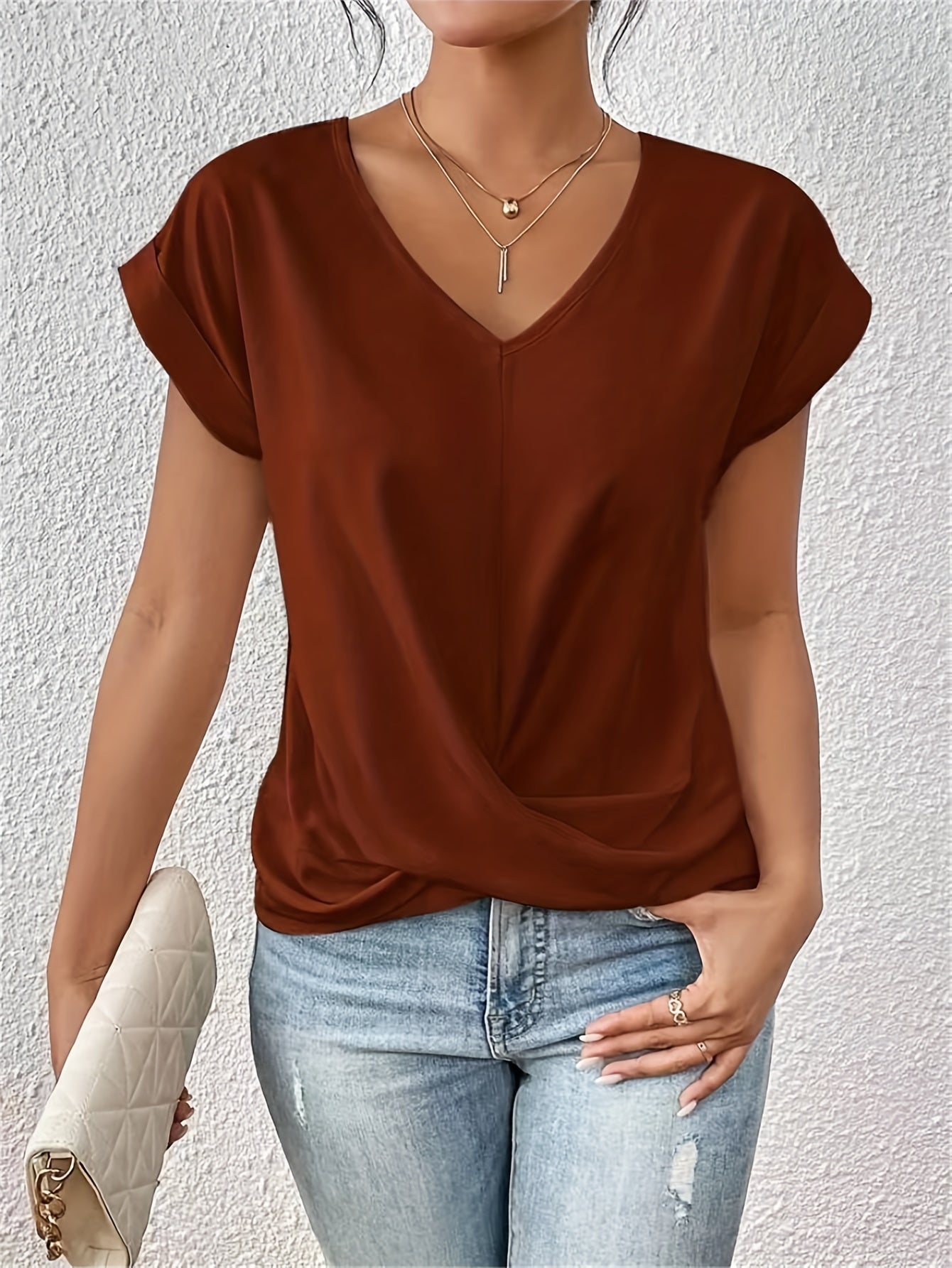 Saphira | T-shirt fluide à décolleté en V raffiné