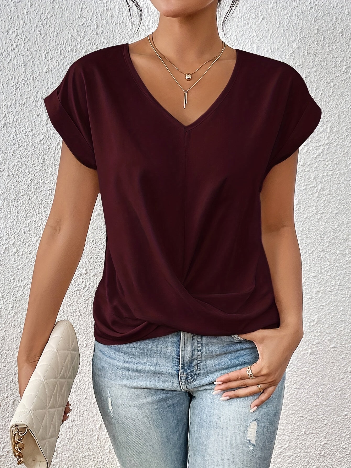 Saphira | T-shirt fluide à décolleté en V raffiné